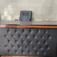 میز اداری و دوعدد جلودستی ویک گاوصندوق