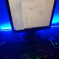 کامپیتر اقتصادی با موس و کیبورد