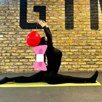 مربی یوگا خانم