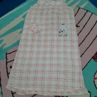 دو عدد لباس بارداری|لباس|رباط‌کریم, رباط‌کریم|دیوار