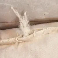 بالش پر|رختخواب، بالش، پتو|شوش, |دیوار