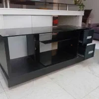 میز زیر تلویزیون تمیز