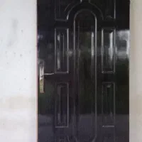 در ورودی ساختمان
