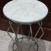 میز کنار سالنی