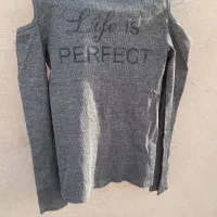 تعدادی لباس|لباس|تهران, قیام|دیوار