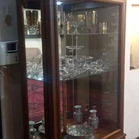 ویترین بزرگ ساده وشیک چوب گردو در حد نو|بوفه، ویترین، کنسول|اصفهان, سنبلستان|دیوار