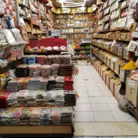 فروشنده آجیل و زرشک و زعفران
