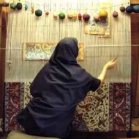 به مربی ( قالی بافی ، چرم دوزی ، شمع سازی )