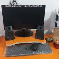 کامپیوتر و میز کامپیوتر