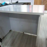 دو عدد میز|میز تحریر و کامپیوتر|شیراز, بعثت|دیوار