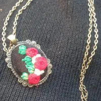 دستبند و بند عینک و گردن بند