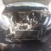 شاگرد مکانیکی دست به آچار