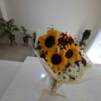 دسته گل تازه چند ساعت پیش برام آوردن