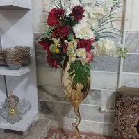 گلدان کنار سالنی