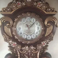 یک ساعت دیواری طرح دارسالم