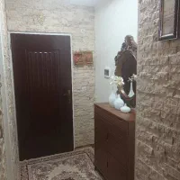 ۸۵متر / طبقه اول /دو خواب/ دارای پارکینگ و انباری