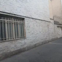 ۱۲۱متر/دارای ملک قابل سکونت و مغازه /مناسب ساخت