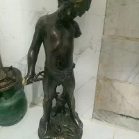 مجسمه برنزی انتیک وارداتی پسرجنگل|کلکسیون اشیاء عتیقه|نسیمشهر, |دیوار