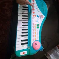 پیانو پایه دار برقی ۳۷ کلیده نو و سالم