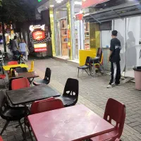 فروش میز و صندلی پلاستیکی فست فود