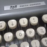 وسایل قدیمی .ماشین تایپ