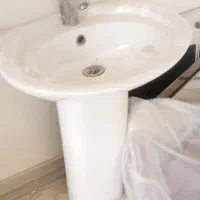 2 عدد روشویی پایه دار ست کوچک و بزرگ با آینه