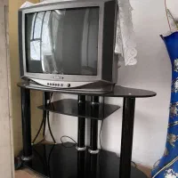 تلویزیون sanam با میز تلویزیون