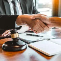 مشاوره حقوقی رایگان وکیل پایه یک دادگستری