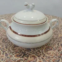 تعدادی ظرف سوپ خوری  بشقاب  و...