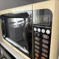 ماکروفر تمیز و کاملا سالم