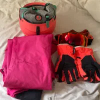 عینک اسکی و کلاه اسکی