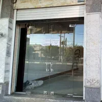 یک دهنه مغازه تجاری