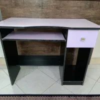 میز کامپیوتر در حد نو