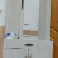 جاکفشی و میز تلوزیون