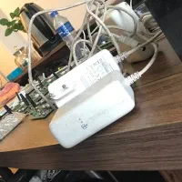 ۴۵ عدد اداپتور ۱۲ولت ۳ امپر و چند باتری ۱۲ ولت ۷ آ