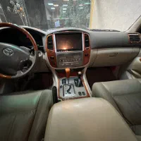 لندکروز ۸ سیلندر