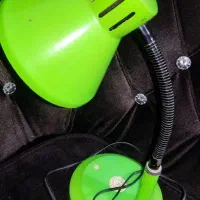 چراغ مطالعه نیاز به تعمیر