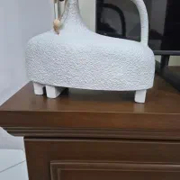 گلدان پلی استر چهارپایه ایی  (جدید و نو)