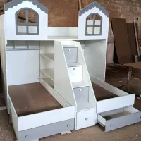 تخت دو طبقه جوان