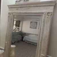 میز و آینه قدی چوبی رنگ استخوانی