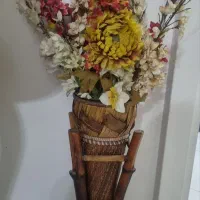 گلدان چوبی به همراه گل