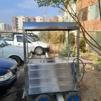 گاری ساندویچی  چرخدار  در حد نو.