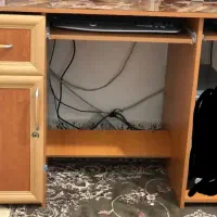 میز تحریر و کامپیوتر