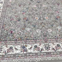 یک جفت فرش طوسی سالم و تر تمیز