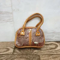 کیف دستی و دوشی و کولی زنانه و دخترانه|کیف، کفش، کمربند|قم, دروازه چوبی|دیوار