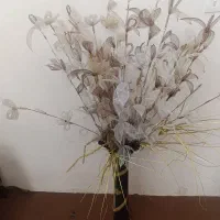 گلدان با گل مصنوعی
