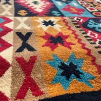 فرش تمیز‌ کاملا سالم خوشرنگ و نرم