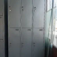 سازنده وفروشنده انواع کمدها ومیزهای فلزی اداری