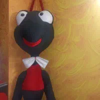 عروسک|اسباب‌بازی بچه|اصفهان, پوریای ولی|دیوار