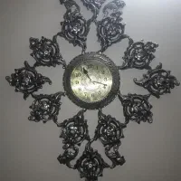 ساعت نقره ای رنگ آلومینیومی